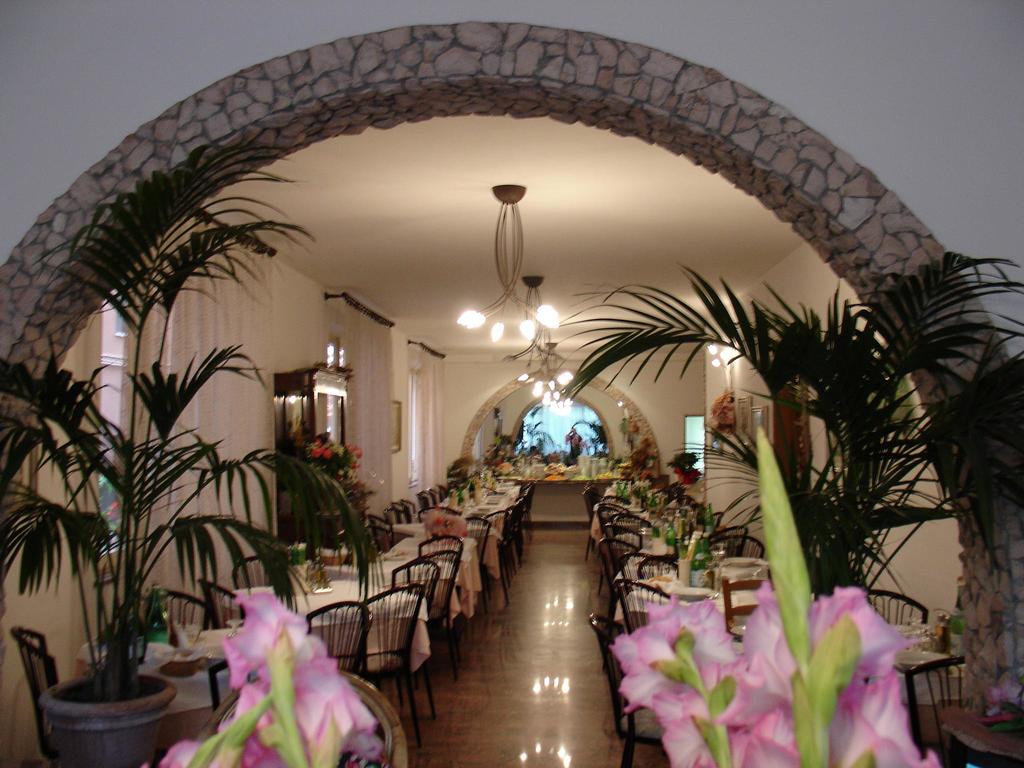 sala ristorante hotel ornella cesenatico